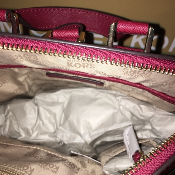 NWT - MICHAEL KORS SIGNATURE BACKPACK - CUTE!!! main image 8